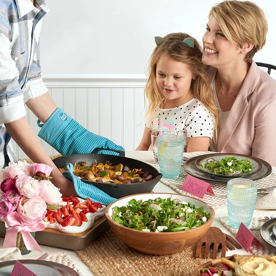 Food Network™ Stripe Silicone Oven Mitt Black 4 Food Network™ Stripe Silicone Oven Mitt Black - Image 2